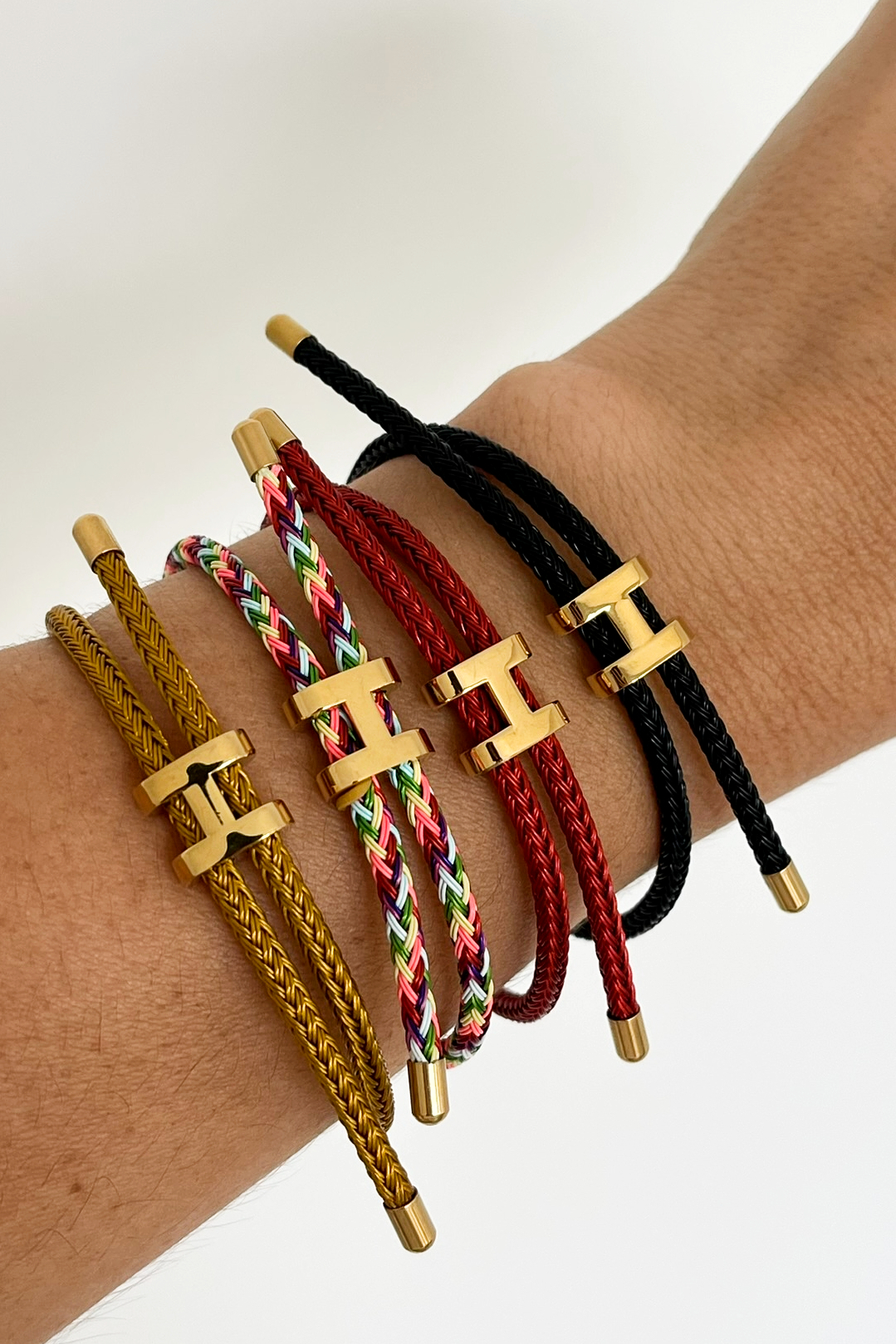 9f2249_10bf182888b34b9d8b0e6c7f6a8509f8mv2 Hena Bracelet - Image 1
