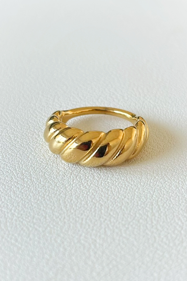 9f2249_3da9357e72934e9bb2d60601d935a6b8mv2 Croissant Ring - Image 1