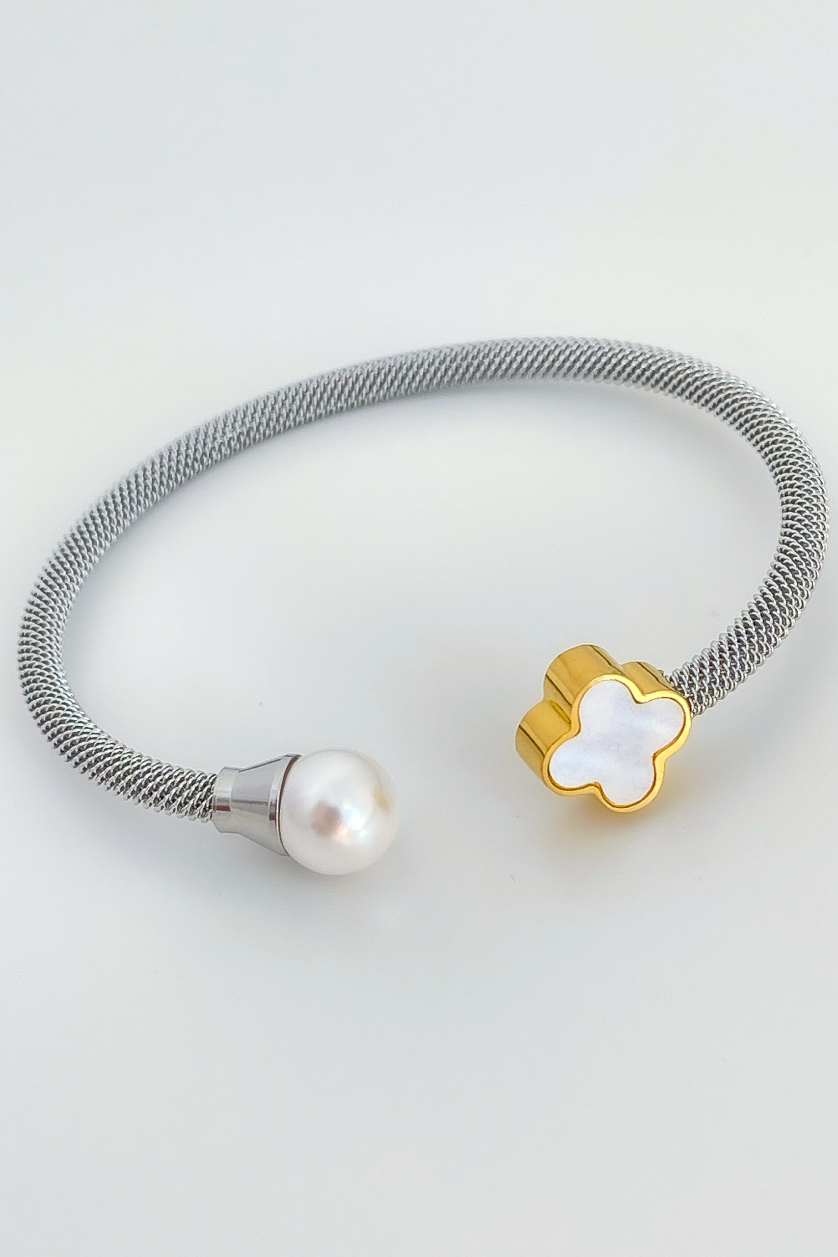 9f2249_69d5c6913e1d4a58b6370eb35f45ae4bmv2 Lucky pearl Bracelet - Image 1