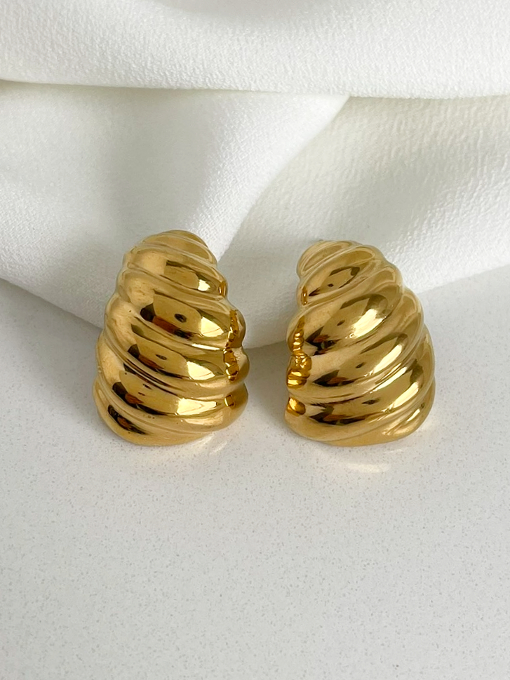 9f2249_bef76974d935481095cd73184309d727mv2 Brincos Croissant - Image 1