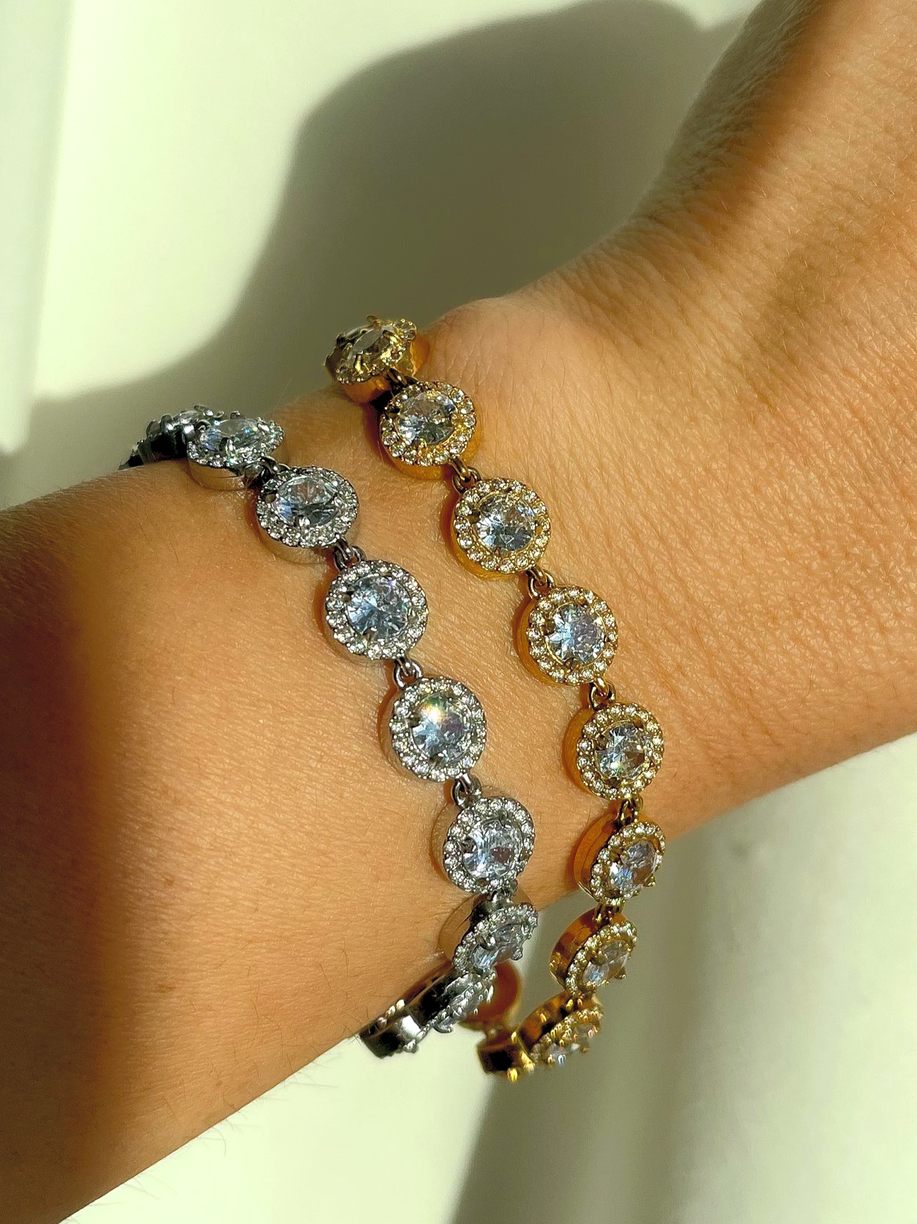 9f2249_cbbaa3a09bba4a58b279bec242f06318mv2 Pulseira Angelic - Image 1