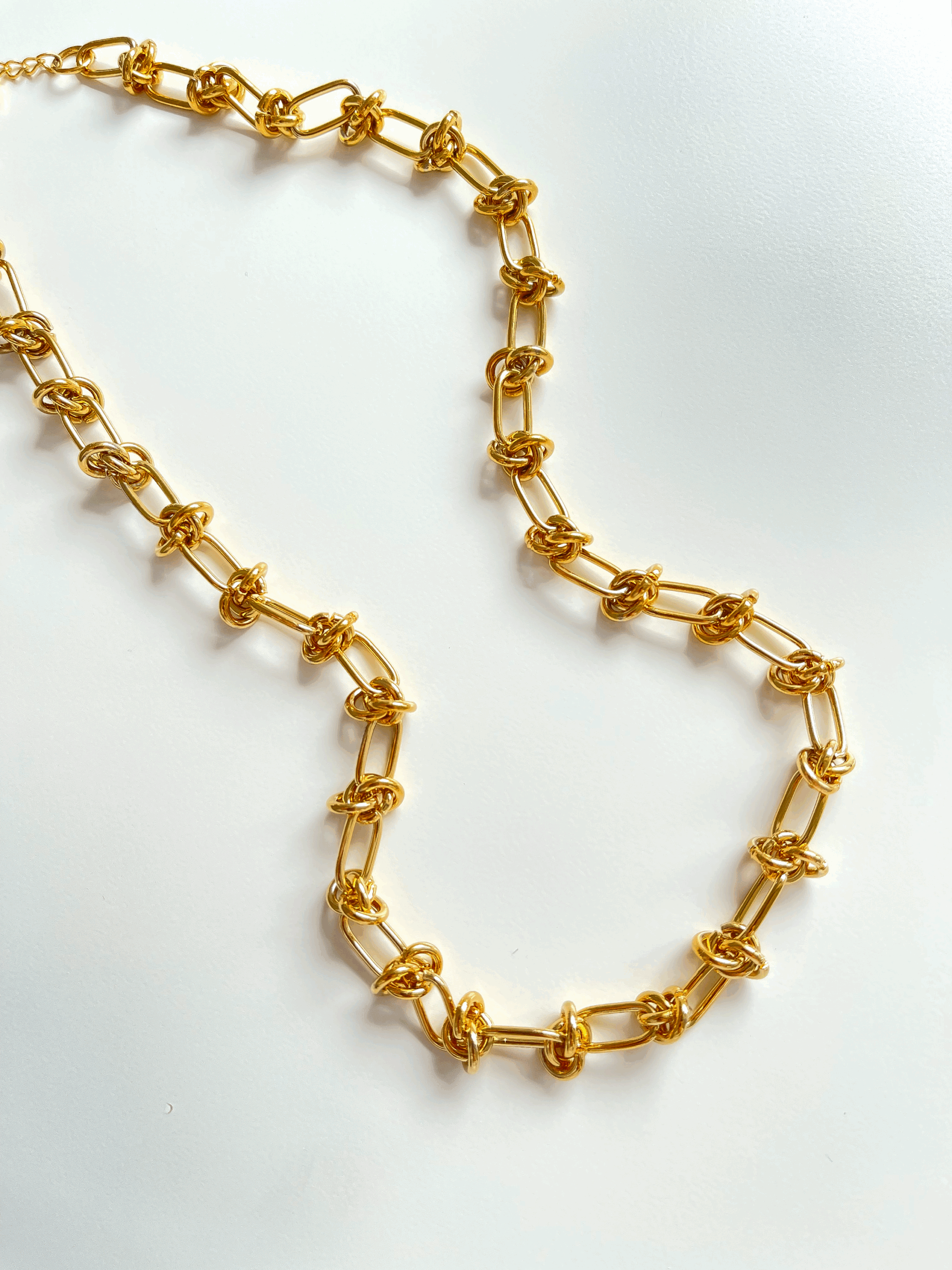 9f2249_fab07d89f58048ecb3e9a1310ce83e52mv2 Rose Necklace - Image 1